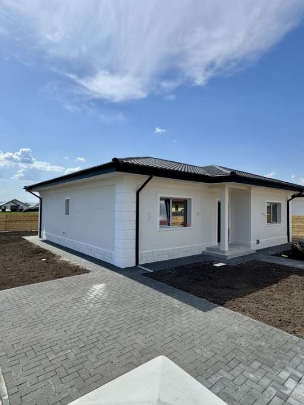 Casa 4 camere, INCALZIRE PARDOSEALA, Canalizare, Miroslava-Vorovesti