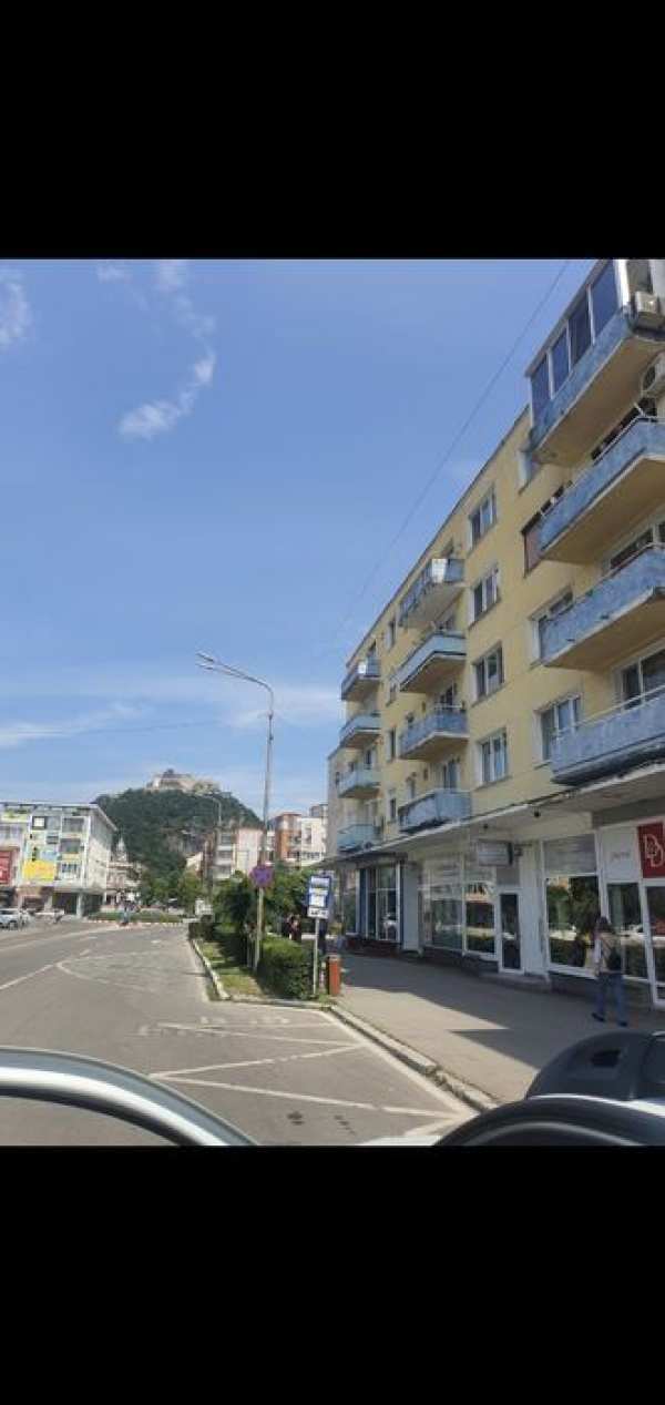 Apartament de închiriat .doua camere,pe centru