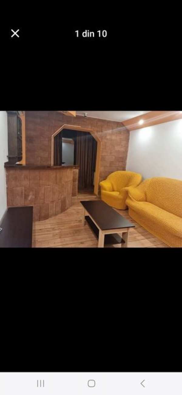 Proprietar vand Apartament 3 camere, semidecomandat, mobilat, utilat