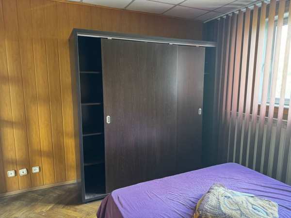 Închiriez cameră decomandată