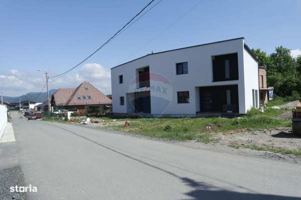 Casă de vanzare tip duplex, zona Castel Transilvania, Baia Mare