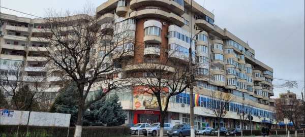 4 camere, două băi,3 balcoane,decomandat,100mp, parc M. viteazul