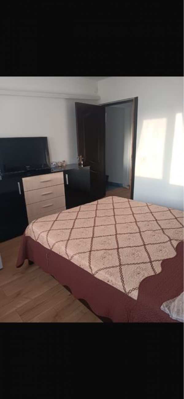 Inchiriez apartament