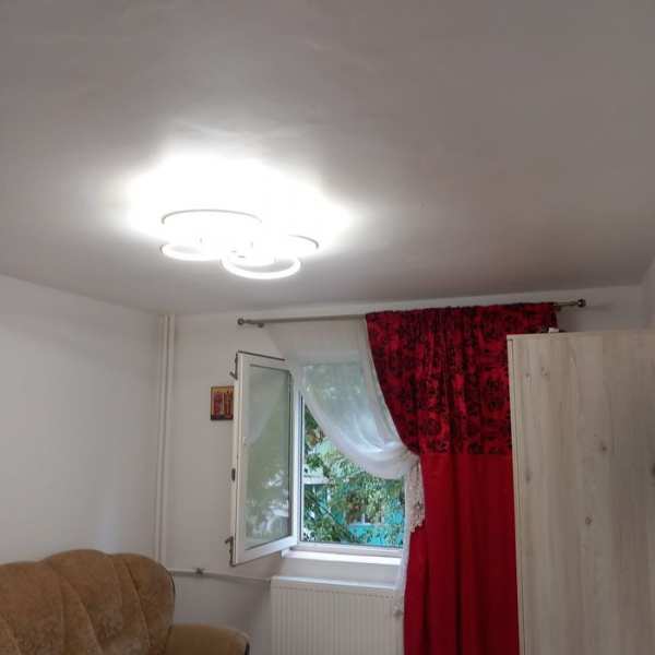 Închiriez ap 2 camere semidecomandat