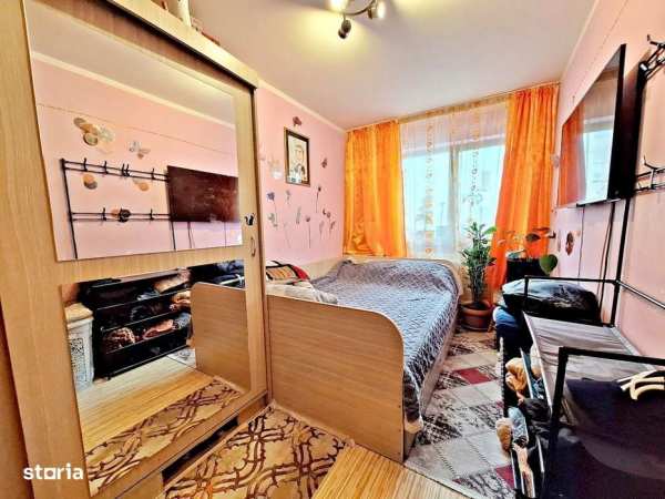 Apartament 3 camere, etaj 1/4, zona Bazinul de Inot