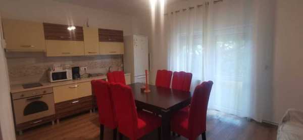 Închiriez apartament la casa cu 2 camere 120m2 în Sângeorgiu