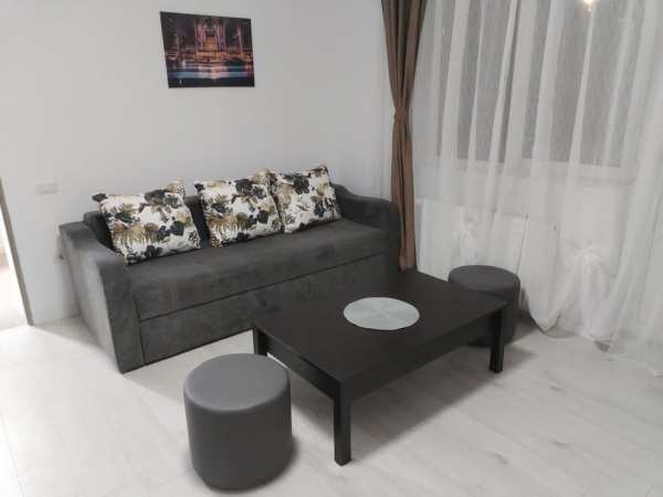 Închiriez apartament cu 3 camere