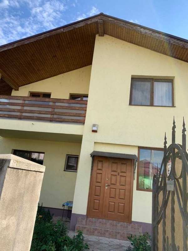 casa de vanzare oras Roman,judetul Neamt