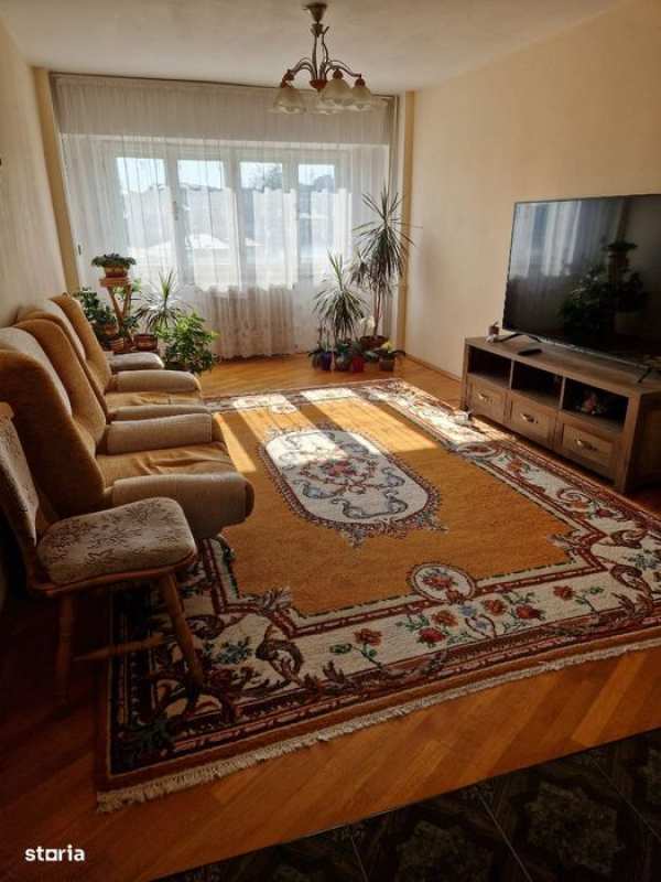 Apartament 4 camere zona Stadion , etaj 3 , loc de parcare concesionat