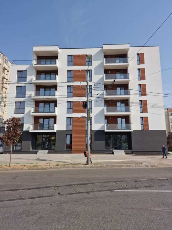 Spatiu comercial parter si demisol