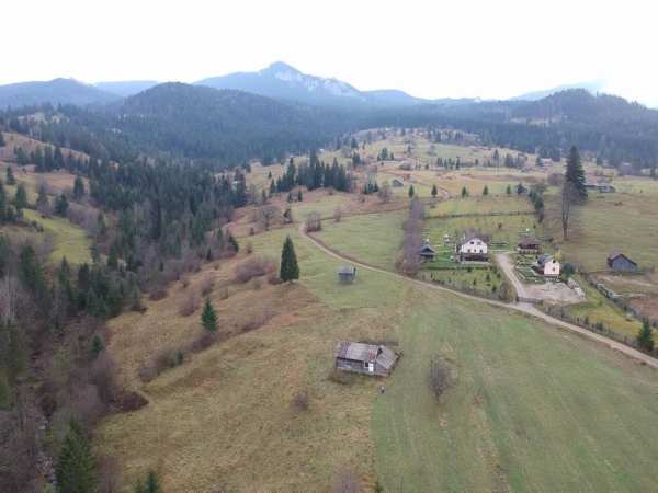 Teren 4625 mp intravilan in apropiere de pârtia Rarău - preț avantajos
