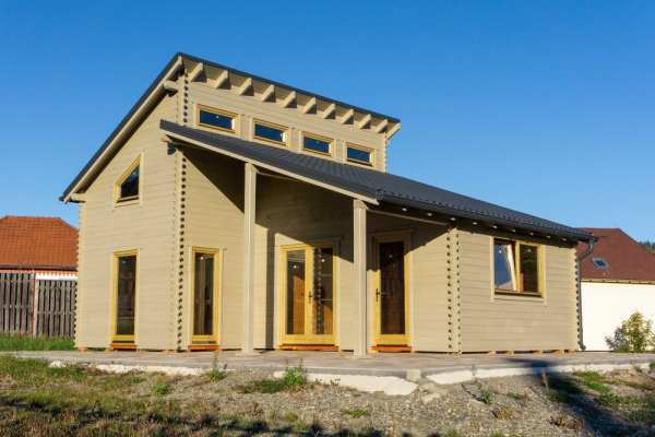 Casă de weekend, cabană din lemn cu galerie 68 metru pătrați
