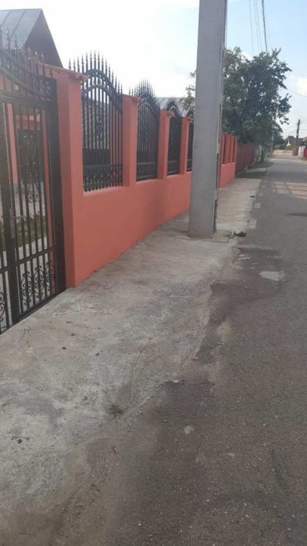 Se vinde casa la cheie