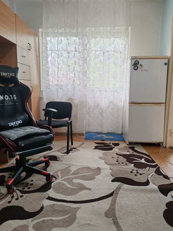 Dau în chirie garsoniera Str. VLADEASA