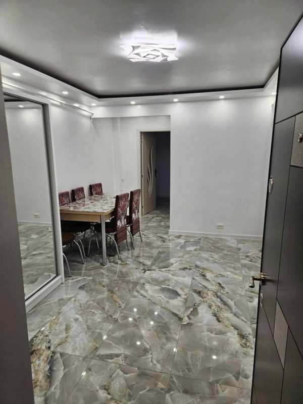 Vând ap.2 camere zona Parcul Tineretului  Renovat total