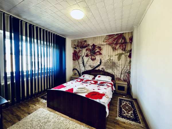 Inchiriez apartament cu 3 camere in regim hotelier