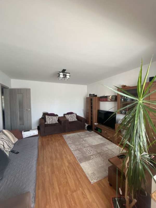 Vand apartament 3 camere, etaj 1, Trivale