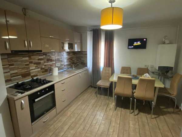 Apartament cu 2 camere de închiriat începând cu data de 1 mai