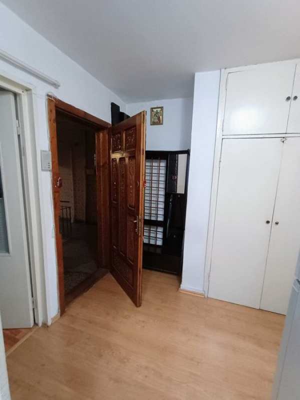 Închiriere  2 camere decomandat 54 mp  decomandat etaj 2 zona Diana