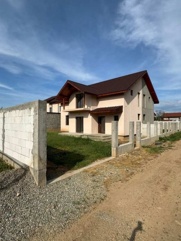 Casa tip duplex de vanzare Str Ana Ipatescu Tg-Jiu