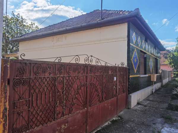 Casă de vânzare, cărămidă