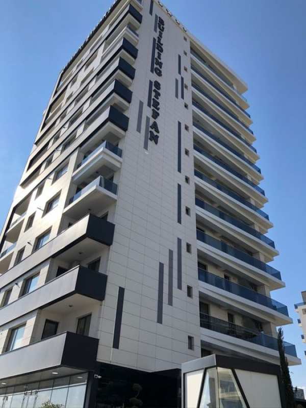 Inchiriez apartament si studio