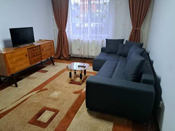 Închiriez apartament 2 camere zona Ramada, 320€.
