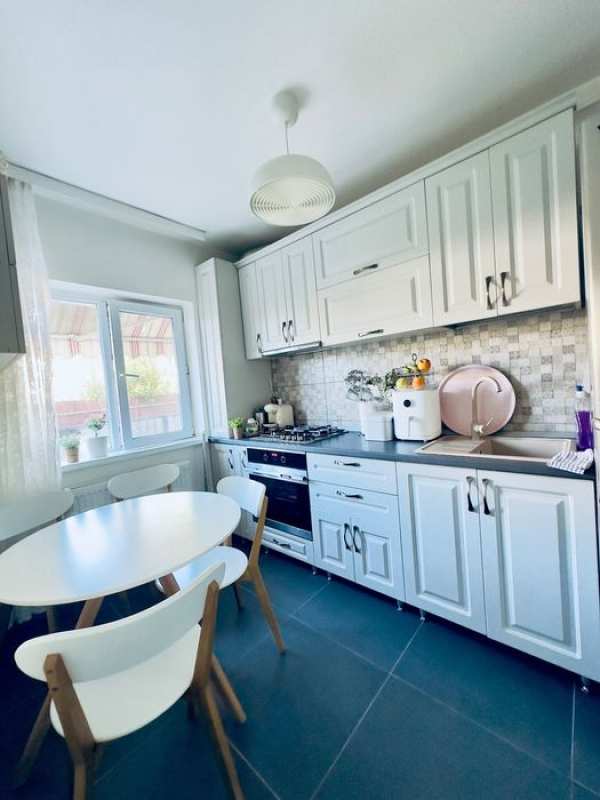 Vand Apartament 3 camere