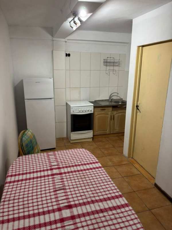 Închiriez garsoniera