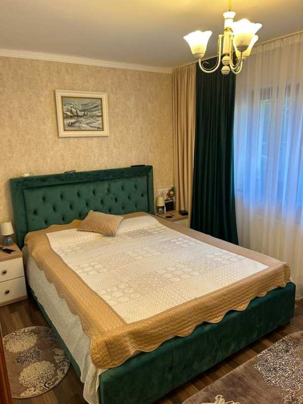 De vânzare apartament 3 camere + salon cu bucătărie în Suceava