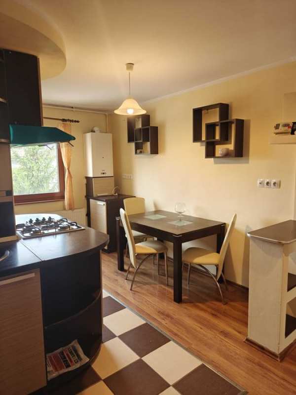 Apartament 3 camere de închiriat – Complet utilat, zonă liniștită