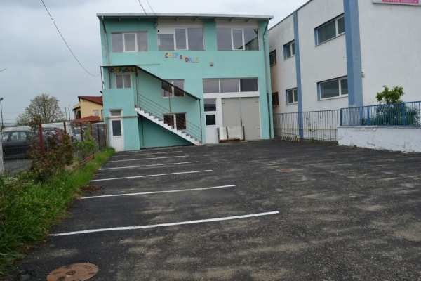 Privat vinde Spațiu comercial zona .Terezian