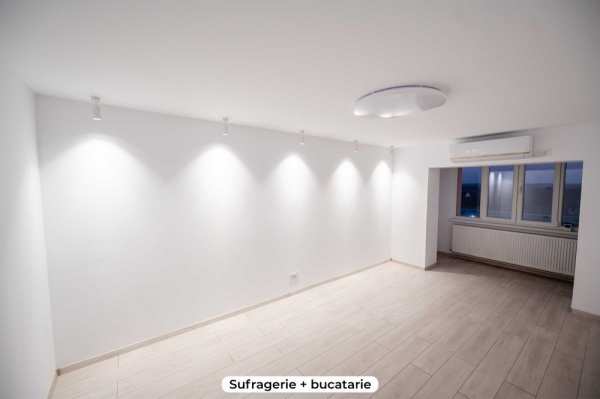 Vand apartament cu 3 camere