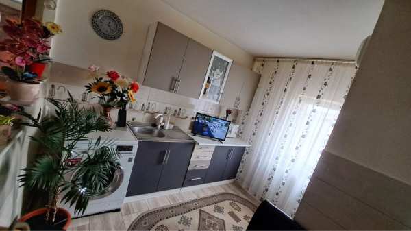 Proprietar, vand apartament cu 3 camere, Zona Crihala