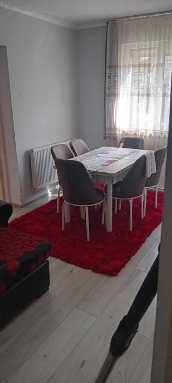 Inchiriez apartament cu 2 camere