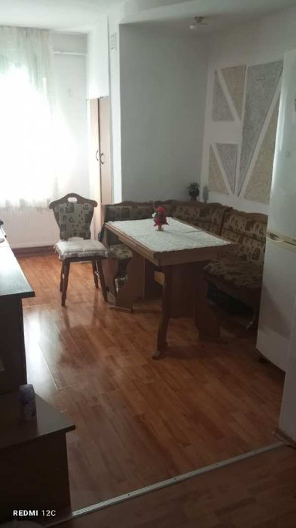 Vând apartament cu 3 camere