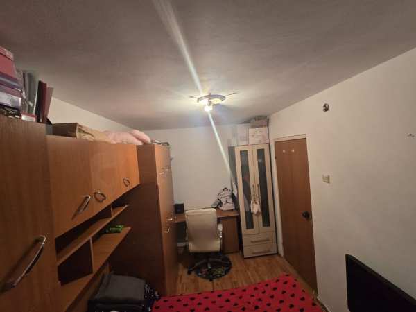 Vand apartament  , Valea Rosie   2 camere Zona profi