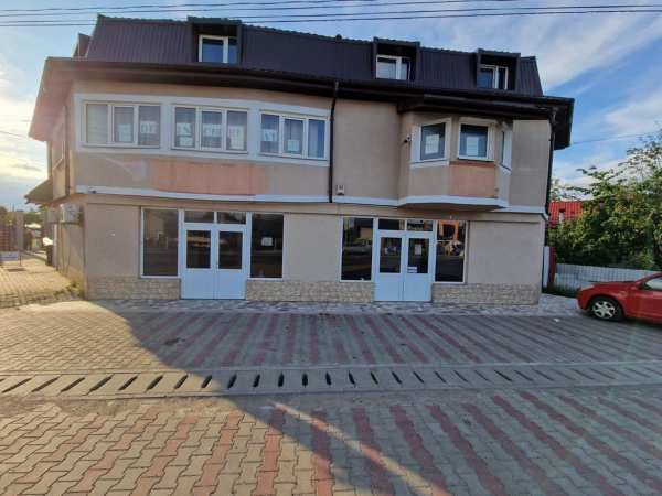 Inchiriez spatiu pe E 85 150 mp la parter