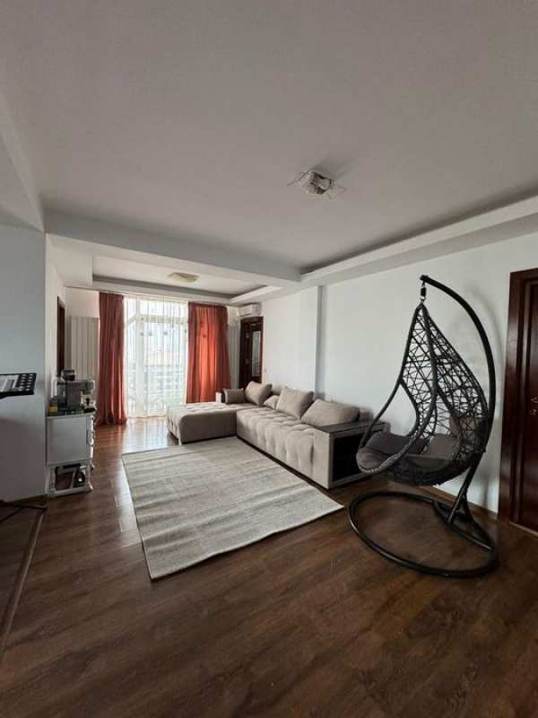 Închiriez apartament 4 camere 87 mp (bloc nou)