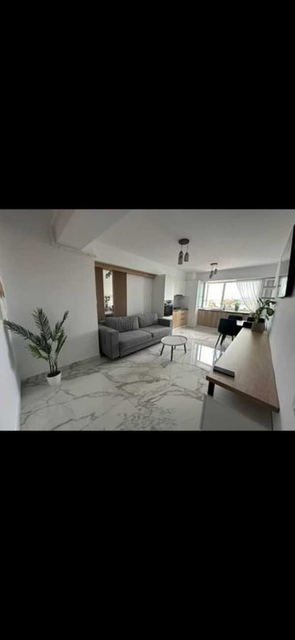 Proprietar – Închiriez apartament 3 camere + parcare interioară
