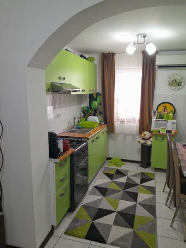 Vand apartament cu 2 camere