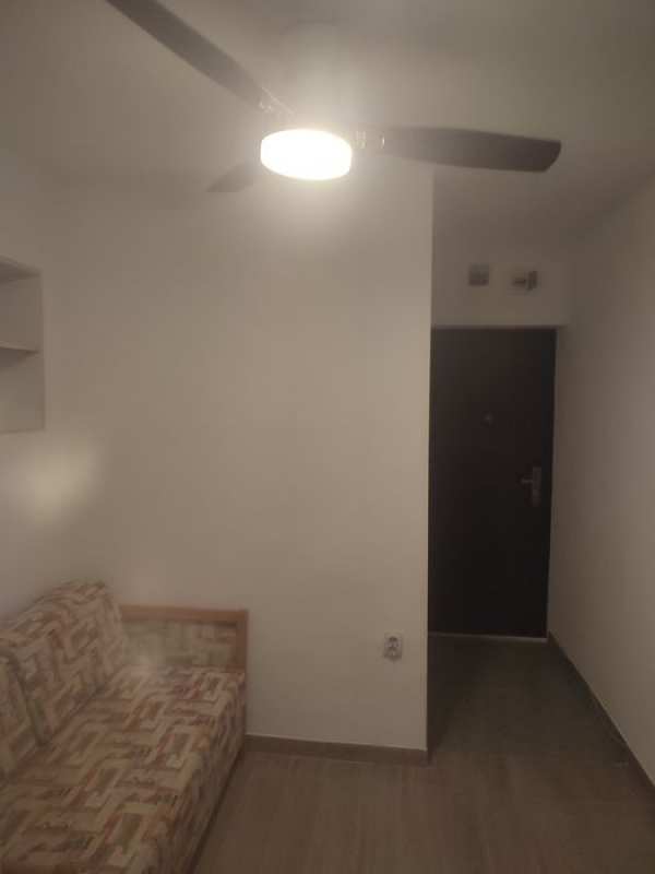 Vind cameră cămin  cu baie proprie complet renovată zona  Cantemir