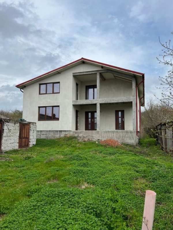 Casă de vanzare!