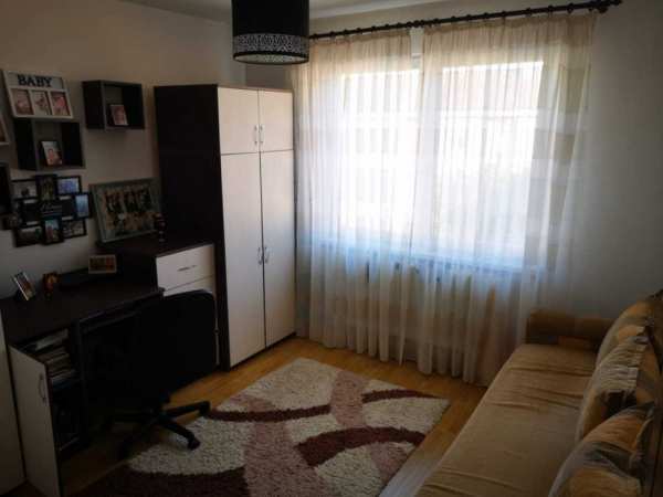 Vand apartament 3 camera - Cristesti