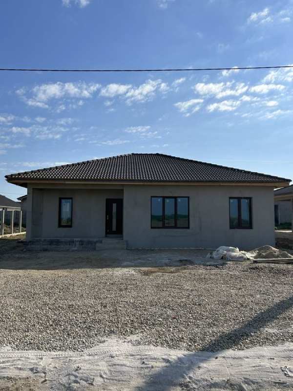 Casa pe un singur nivel | 150 mp construiti | Teren 500 mp |