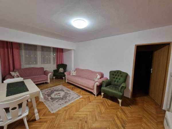 De inchiriat apartament 4 camere