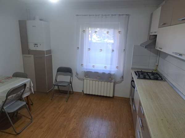 Închiriez apartament cu 2 camere Tractoru