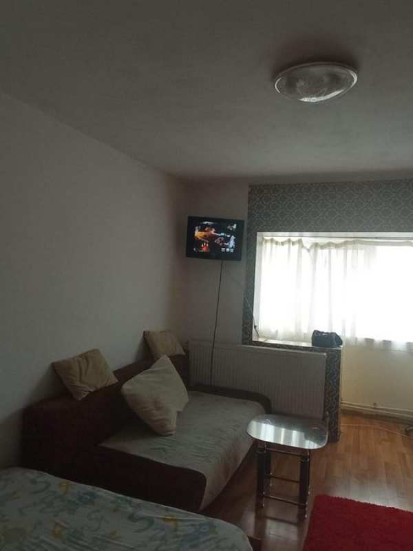 Ofer spre inchiriere garsoniera utilata complet