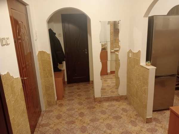 Apartament cu 4 camere de vanzare + garaj auto