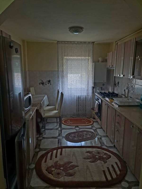 Vand apartament 3 camere